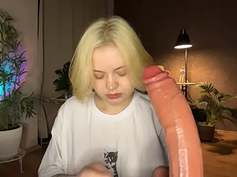 MoonIvy  online show from March 2026 07:12:02 PM