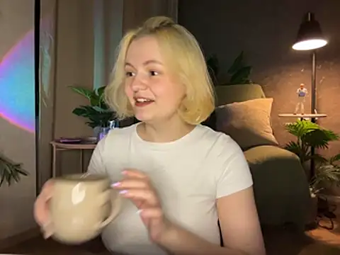 MoonIvy  online show from June 2026 07:19:01 PM