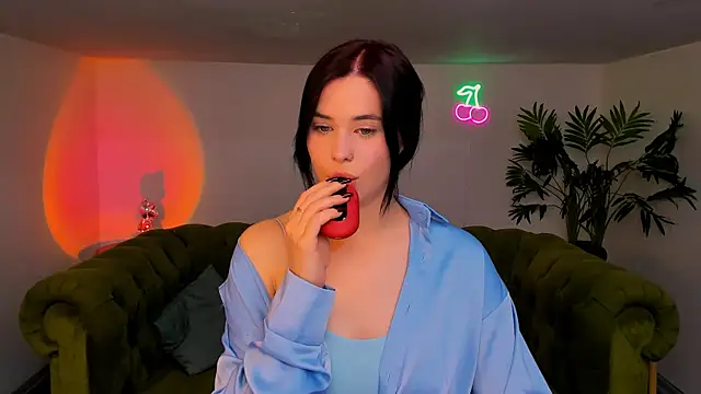Snapshot of lil_angel_ chatting on October 2025 01:11:01 PM lil angel online show from October 2025 01:11:01 PM
