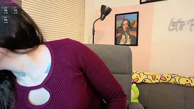 SujannaVarma  online show from November 2025 10:43:02 PM