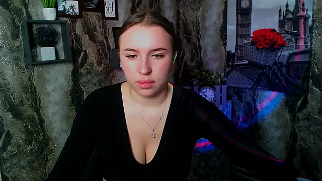JuliaTopp  online show from October 2025 04:19:02 PM
