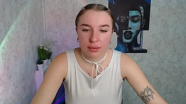 JuliaTopp  online show from October 2025 06:40:01 PM