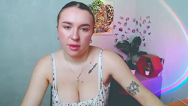 JuliaTopp  online show from January 2026 07:45:01 AM