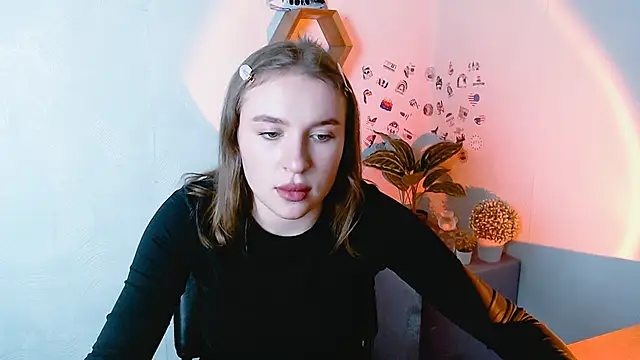 JuliaTopp  online show from September 2025 12:30:02 PM