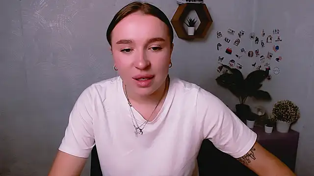 JuliaTopp  online show from September 2025 07:10:02 AM