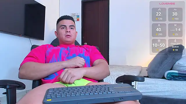 Snapshot of RJBarto chatting on December 2025 12:31:02 AM RJBarto online show from December 2025 12:31:02 AM