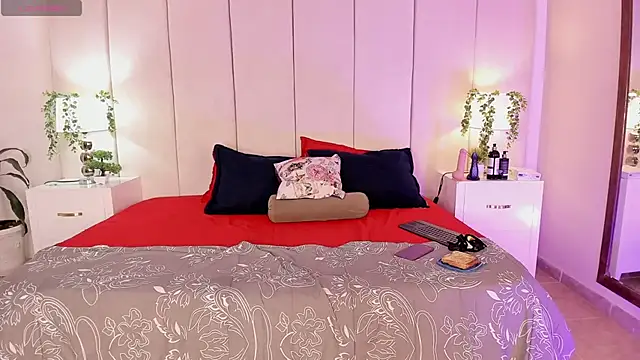 mia rousse25 online show from October 2025 01:32:01 PM