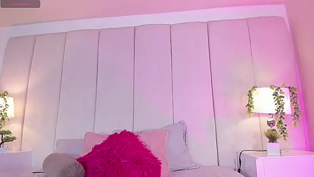 Snapshot of mia_rousse25 chatting on September 2025 01:43:01 PM mia rousse25 online show from September 2025 01:43:01 PM