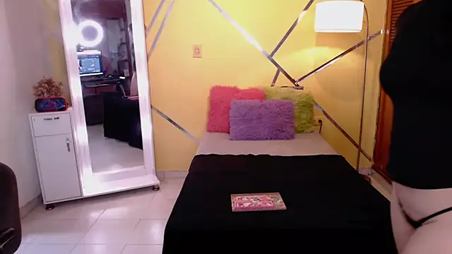 shirleyrojas online show from December 2025 07:37:01 PM