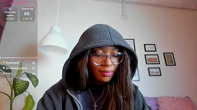 Coco joness online show from October 2025 01:50:02 AM