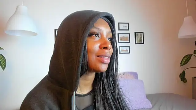 Coco joness online show from November 2025 08:09:02 PM