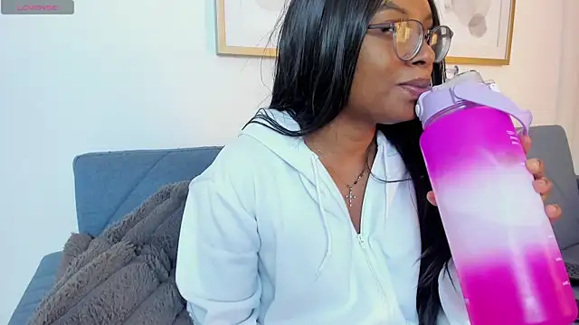 Coco joness online show from November 2025 02:43:02 PM