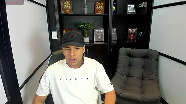 IsaacBlack  online show from October 2025 04:33:01 AM