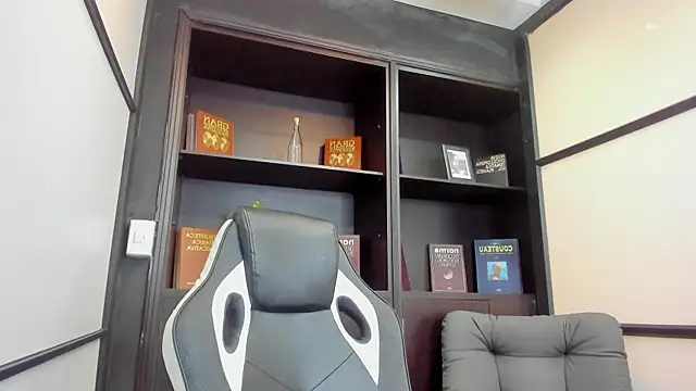 IsaacBlack  online show from October 2025 04:22:02 AM