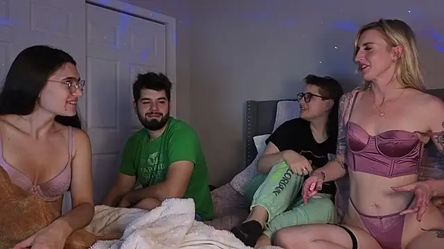 Snapshot of bambifarrina chatting on November 2025 02:43:01 AM bambifarrina online show from November 2025 02:43:01 AM