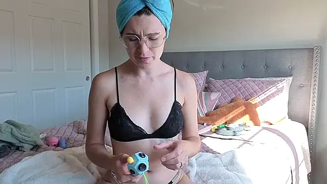 Snapshot of bambifarrina chatting on October 2025 07:59:02 PM bambifarrina online show from October 2025 07:59:02 PM