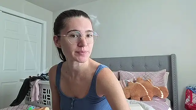 Snapshot of bambifarrina chatting on November 2025 07:29:01 PM bambifarrina online show from November 2025 07:29:01 PM