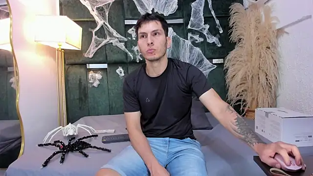 Charlotte Brian online show from October 2025 11:58:02 PM