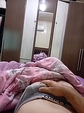 Gustavo198045 online show from April 2026 11:13:01 AM