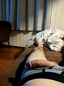 Gustavo198045 online show from December 2025 03:54:01 AM