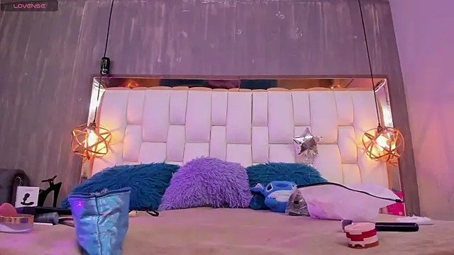 Foxxy Doll online show from April 2026 11:28:02 AM