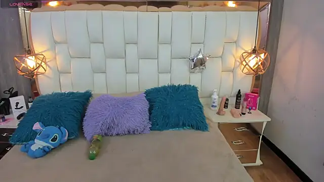 Foxxy Doll online show from April 2026 02:57:02 PM