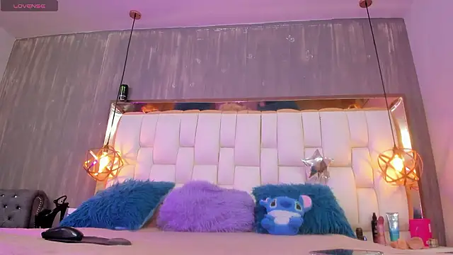 Foxxy Doll online show from March 2026 02:27:01 PM