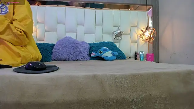 Foxxy Doll online show from March 2026 11:22:02 AM