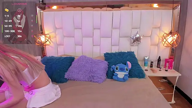 Foxxy Doll online show from March 2026 04:41:01 PM