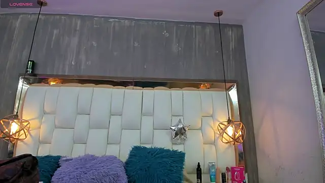 Foxxy Doll online show from April 2026 02:25:02 PM