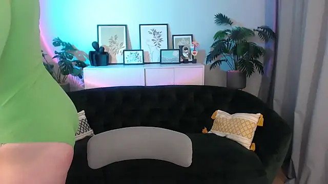 Natalee Love online show from September 2025 12:43:02 AM