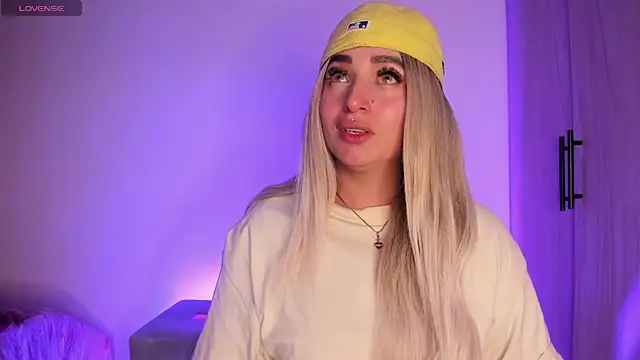 scarlett Collinss online show from November 2025 05:32:02 AM