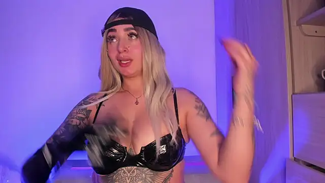 scarlett Collinss online show from November 2025 05:00:05 AM