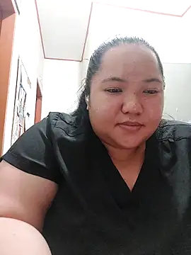 LianaCruzado online show from April 2026 02:01:01 PM