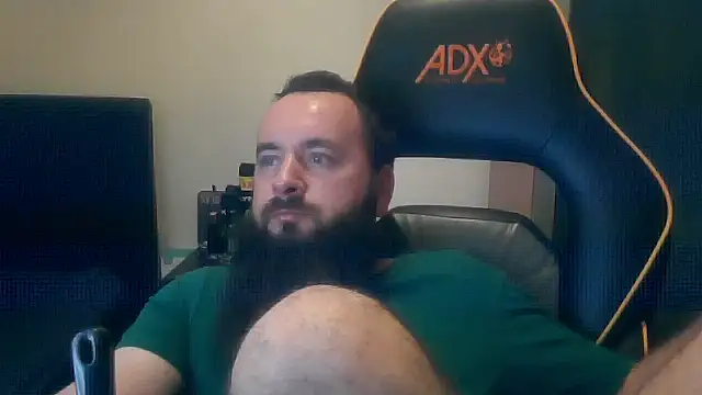 Snapshot of LondonMan1988 chatting on December 2025 05:33:01 PM LondonMan1988 online show from December 2025 05:33:01 PM