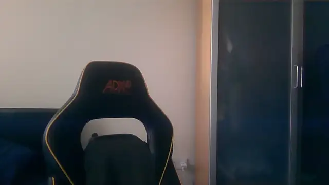 Snapshot of LondonMan1988 chatting on October 2025 08:26:02 AM LondonMan1988 online show from October 2025 08:26:02 AM