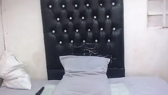 GlowGoddessxx online show from April 2026 05:42:02 AM