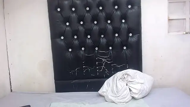 GlowGoddessxx online show from March 2026 06:01:01 PM