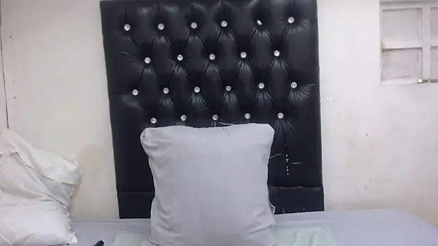 GlowGoddessxx online show from March 2026 05:17:01 AM