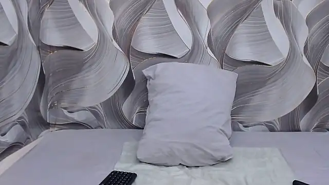 GlowGoddessxx online show from May 2026 06:02:02 PM