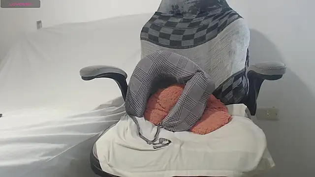 mia duvall online show from April 2026 03:19:01 PM