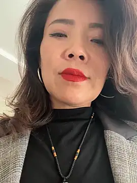 anna yngs online show from October 2025 01:51:02 AM