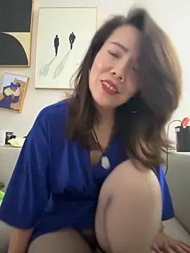 anna yngs online show from October 2025 12:56:02 AM