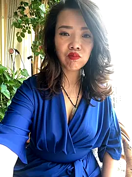 anna yngs online show from November 2025 02:26:01 AM