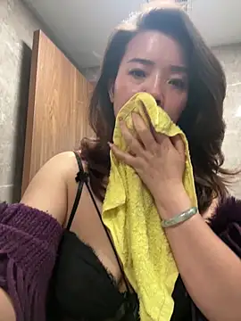 anna yngs online show from October 2025 12:22:01 AM