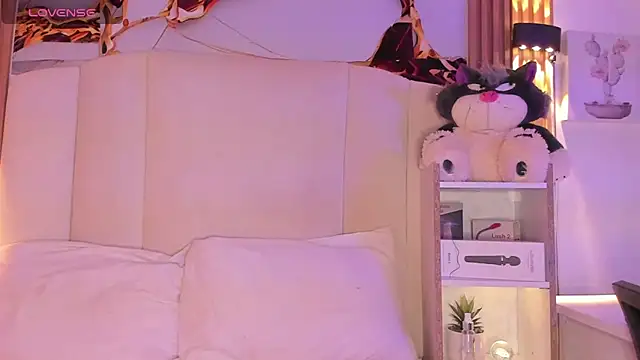 AgathaAtenea online show from October 2025 02:40:02 PM
