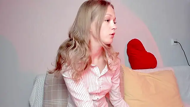 Snapshot of Kara_smalltits chatting on May 2026 11:50:01 AM Kara smalltits online show from May 2026 11:50:01 AM