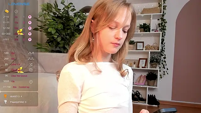 Kara smalltits online show from September 2025 12:00:01 PM