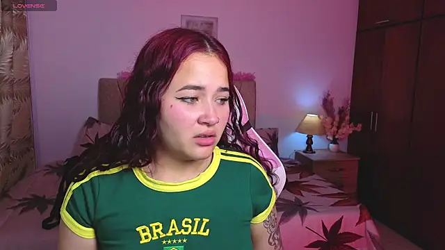 Leakitten online show from November 2025 08:24:02 PM