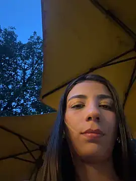 Snapshot of -juicy_ chatting on November 2025 10:42:01 PM -juicy online show from November 2025 10:42:01 PM